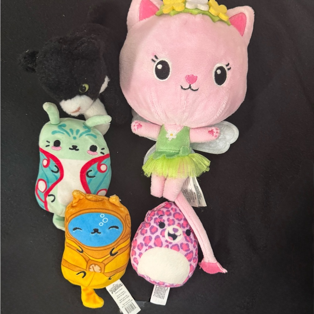 Pre-loved cat stuffed animals lot